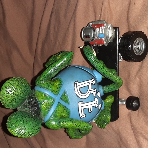 Rat Fink Figurine with  Motorized Skateboard - Picture 4 of 9